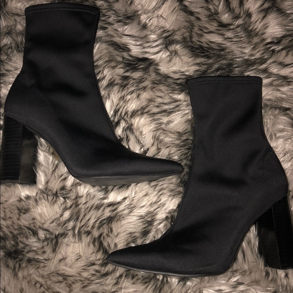 LIKE NEW SIREN BOOT BLACK NEOPRENE